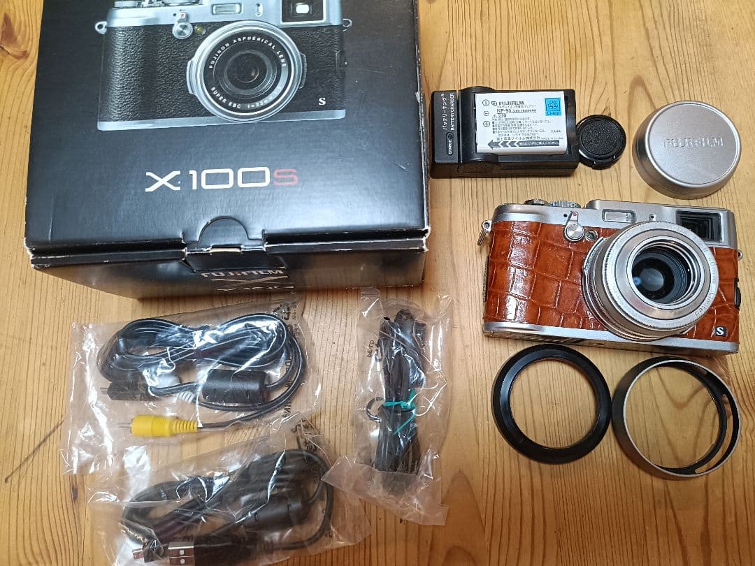 Fujifilm X100S デジタルカメラ フード＆フィルター付