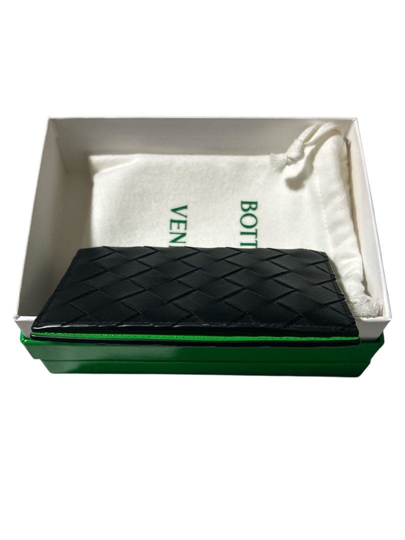 BOTTEGA VENETA イントレチャートパスポートケース ブラックグリーン