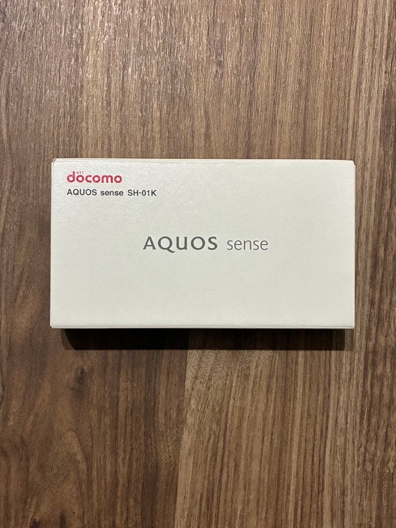 AQUOS sense SH-01K ホワイト