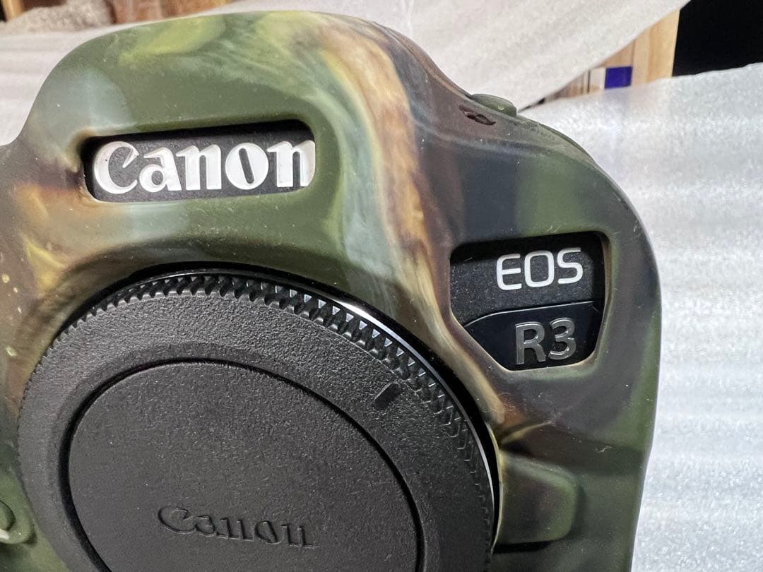 Canon EOS R3 カモフラージュ シリコンカバー付き　本体のみ