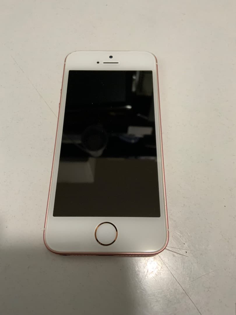 iPhone SE 第一世代　３２GB