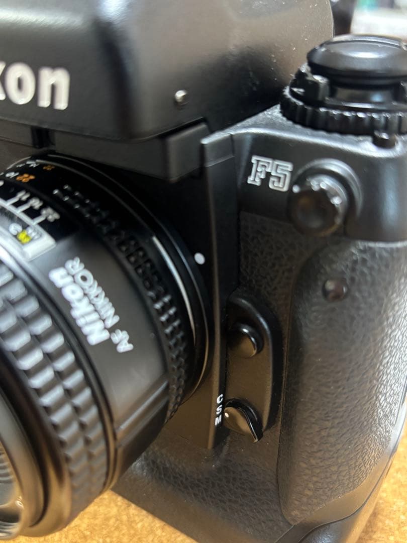 Nikon F5 一眼レフカメラ 28mmレンズ付き