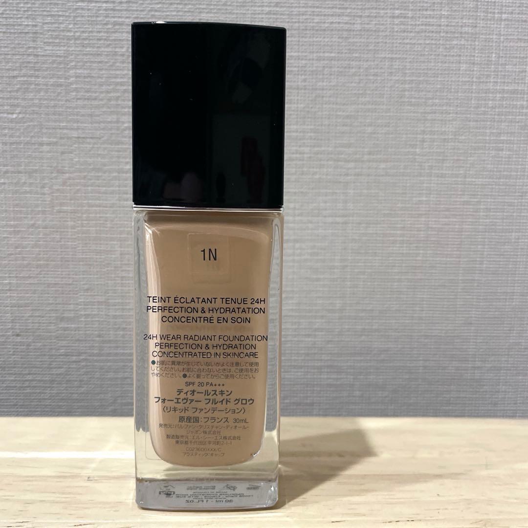 ディオールスキン　フォーエヴァーフルイドグロウ　1N 30ml