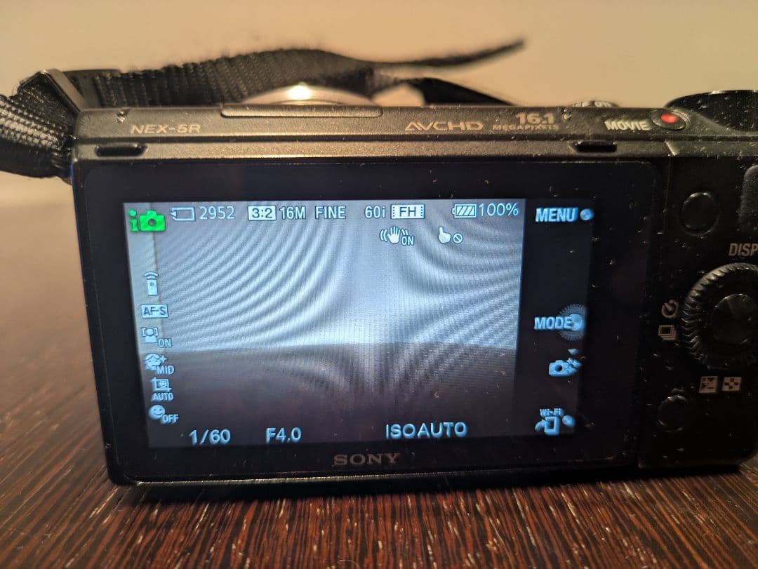 【美品】SONY ミラーレス一眼カメラ　NEX-5R NP-FW50