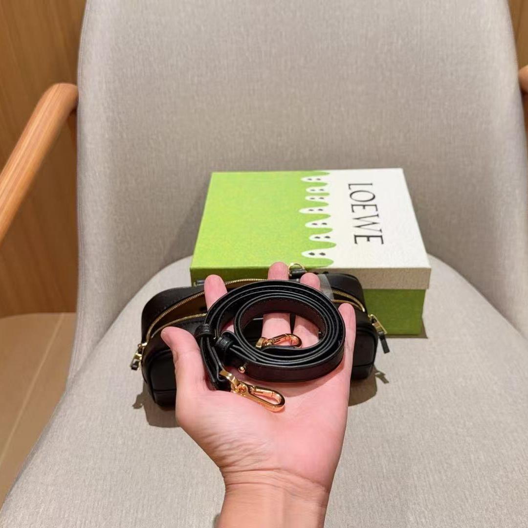 LOEWE Amazona23 ブラック ミニボストンバッグ