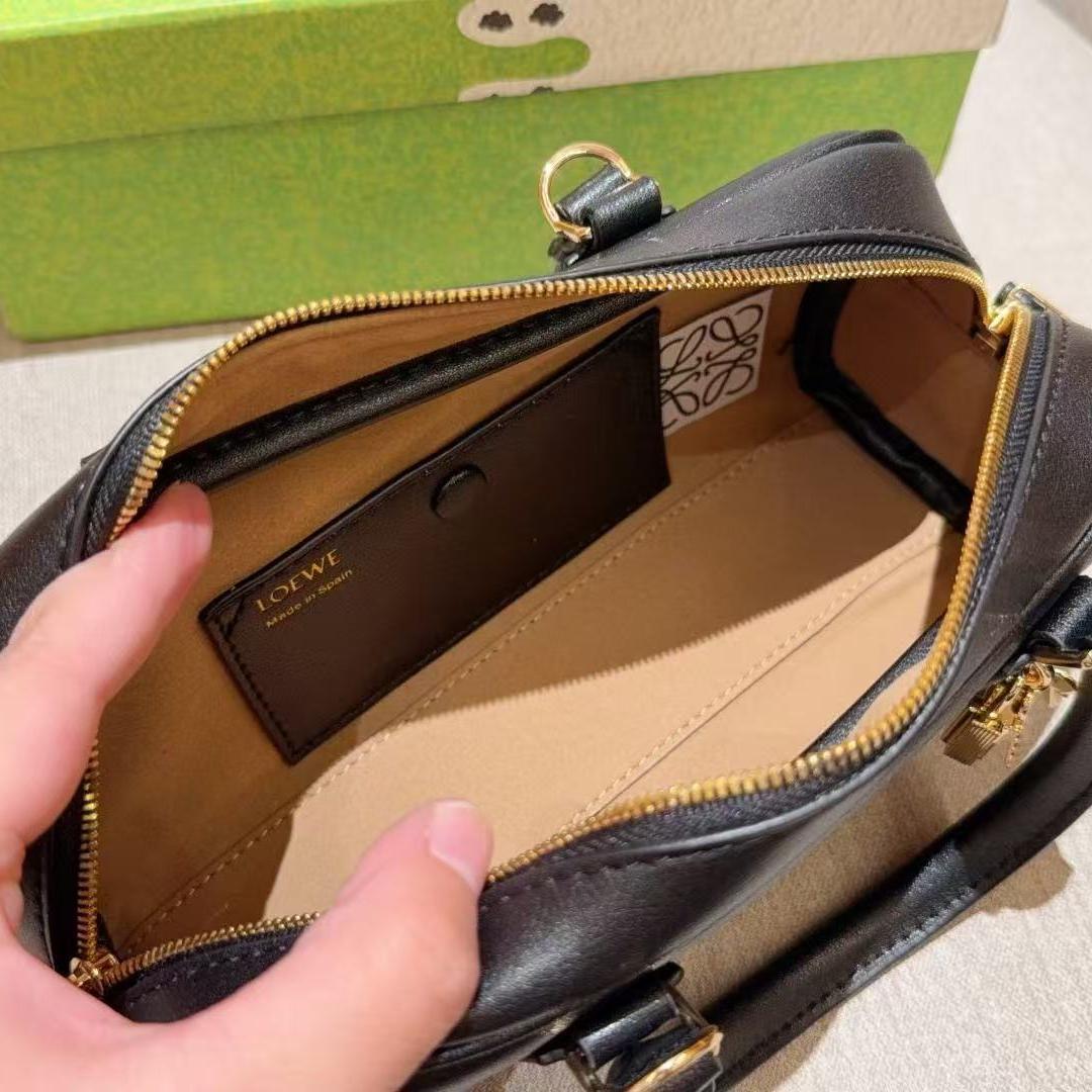 LOEWE Amazona23 ブラック ミニボストンバッグ