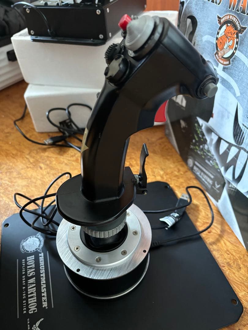Thrustmaster製のフライトシミュレーター用コントローラーセット
