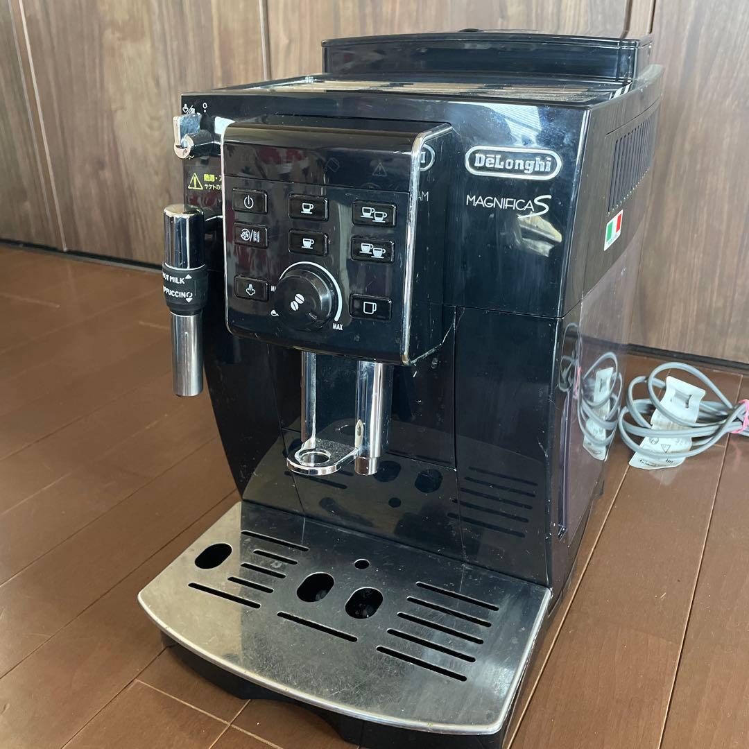 De'Longhi Magnifica S ブラック エスプレッソマシン