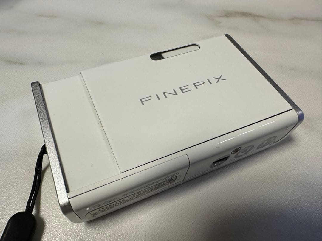 動作確認済FUJIFILM FinePix Z2 シルバー 元箱付 付属品多数