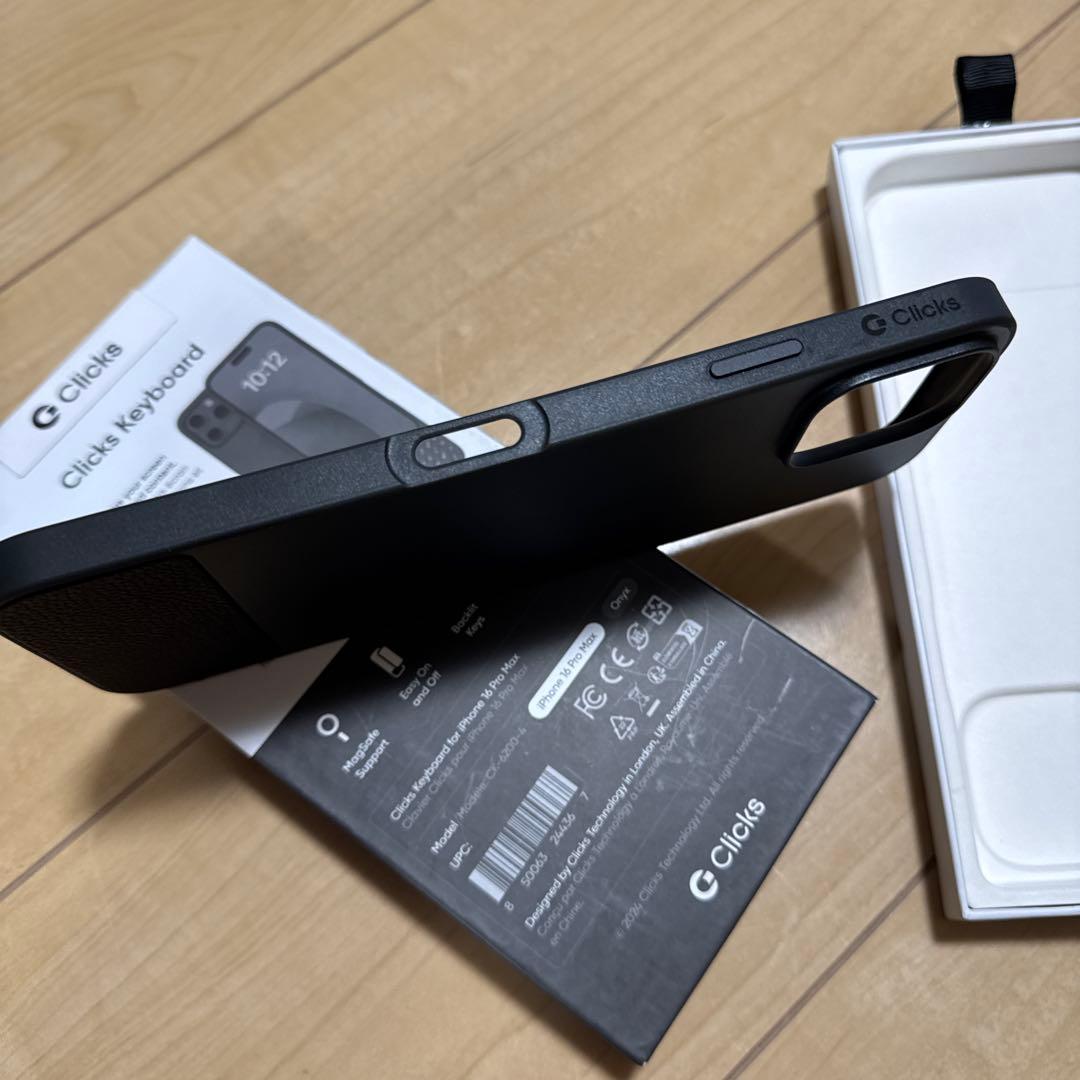 Clicks iPhone 16 Pro Max キーボードケース Onyx