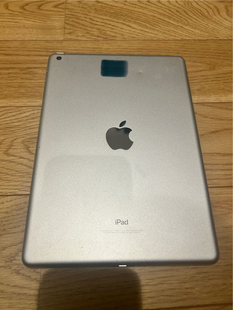 Apple iPad シルバー 本体　第5世代