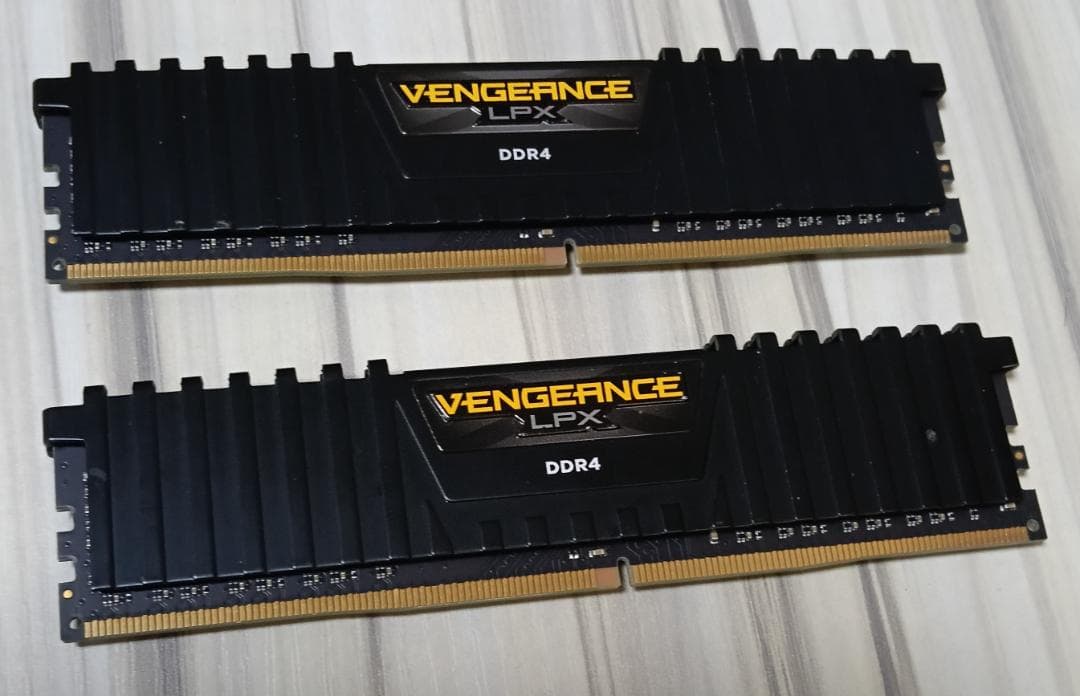 DDR4 3000MHz 1.36V 8GBx2=16GB １枚は多分不調？！