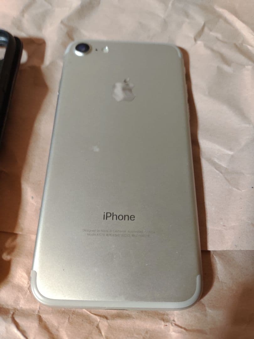 iPhone7 32GB シルバー モデル：MNCF2J/A 動作品 ケース付き