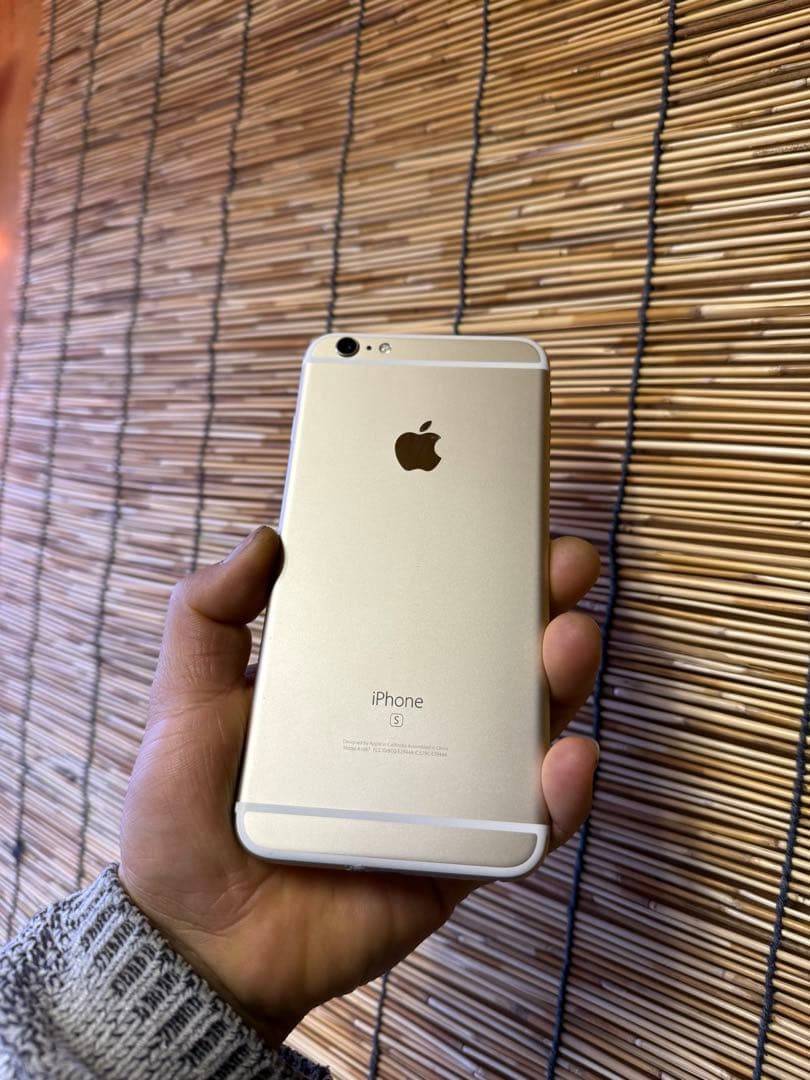美品Apple iPhone 6s Plus ゴールド