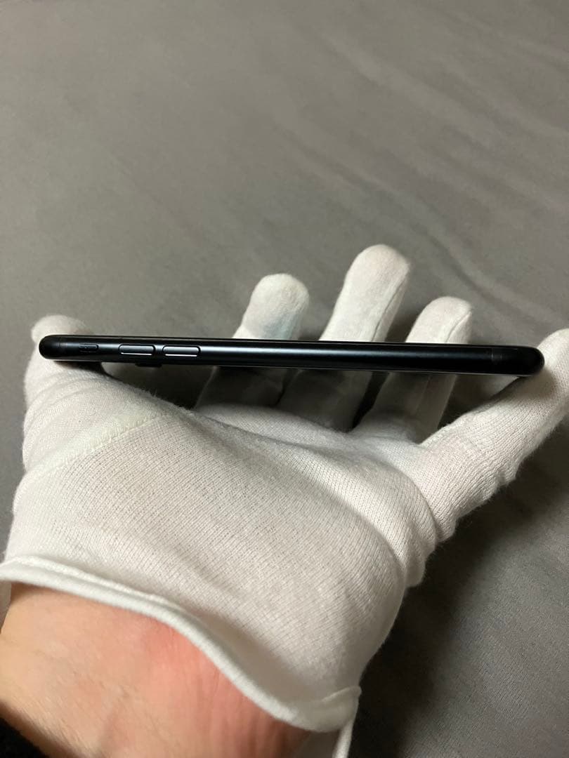 E*ん様 美品 バッテリー100% iPhone SE (第3世代) 64GBS