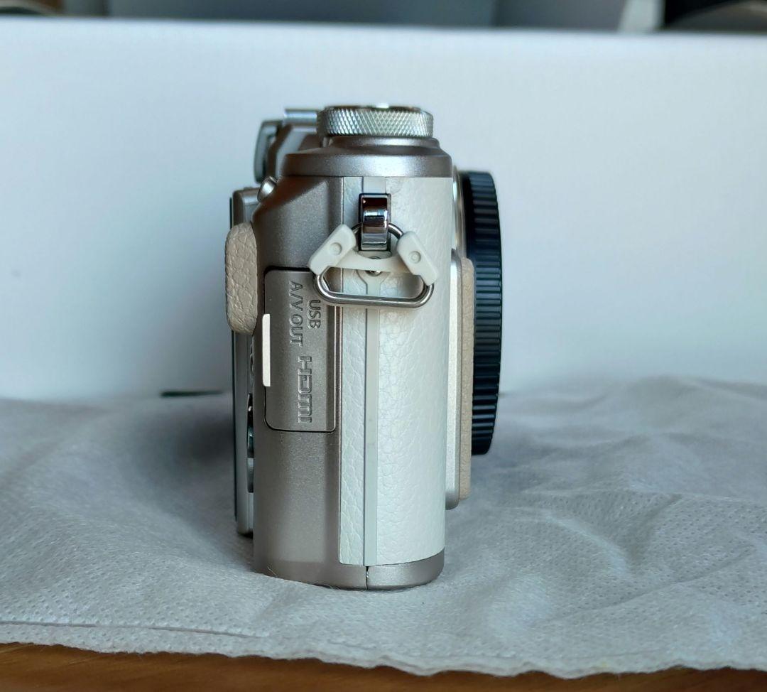 【超美品】OLYMPUS PEN E-PL8　ホワイト　スターターキット完品