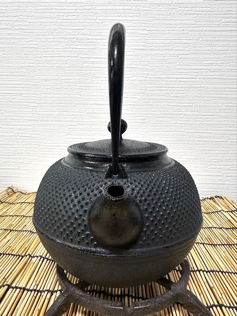 未使用品、供箱、栞２種付　南部池永造　１５型福禄アラレ　ＩＨ対応品　南部鉄瓶