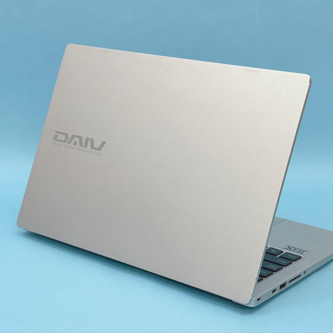 【美品】 683 DAIV 4P Corei7 第11世代 32GB 512GB