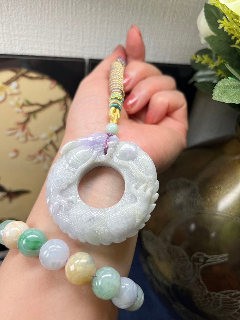 新入荷❣️天然A貨翡翠　厚重感有り、ラベンダー開運飛龍の龍環ネックレス　鑑定書付き