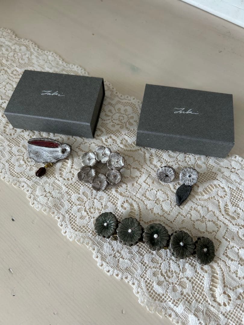 ハンドメイド作家様 ブローチ2点 ピアス バレッタのセット