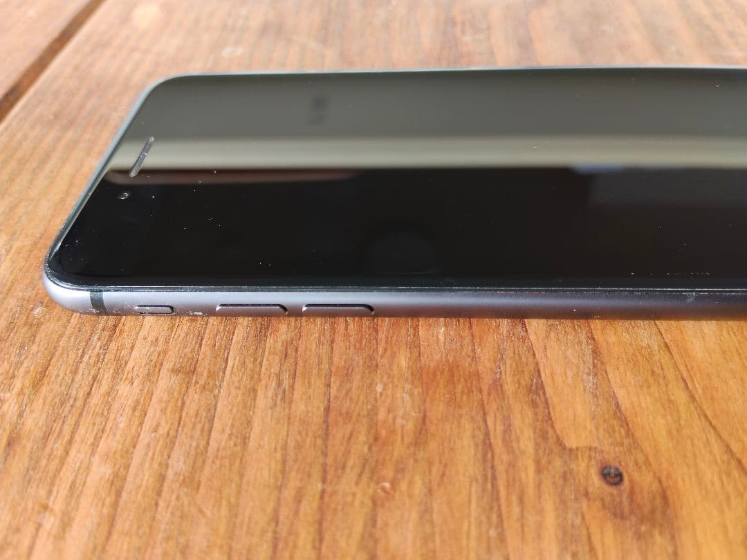 iPhone8　64GB