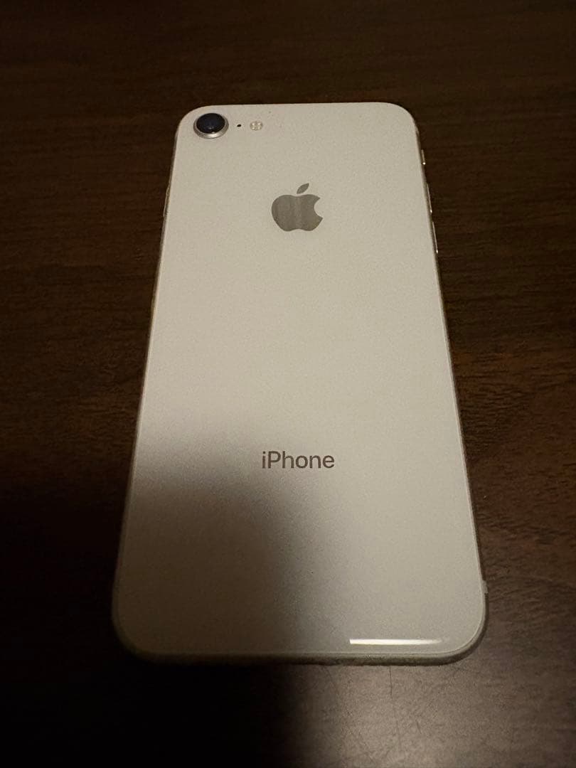 Apple iPhone 8 本体　シルバー