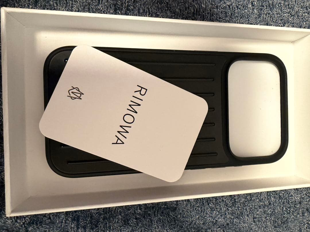 RIMOWA ブラック iPhoneケース　17pro