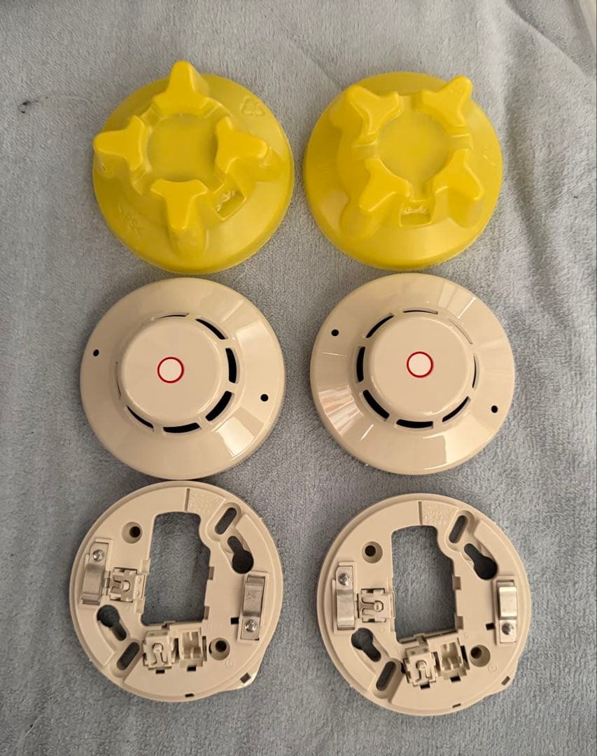 煙感知器と取り付け用プレートセット