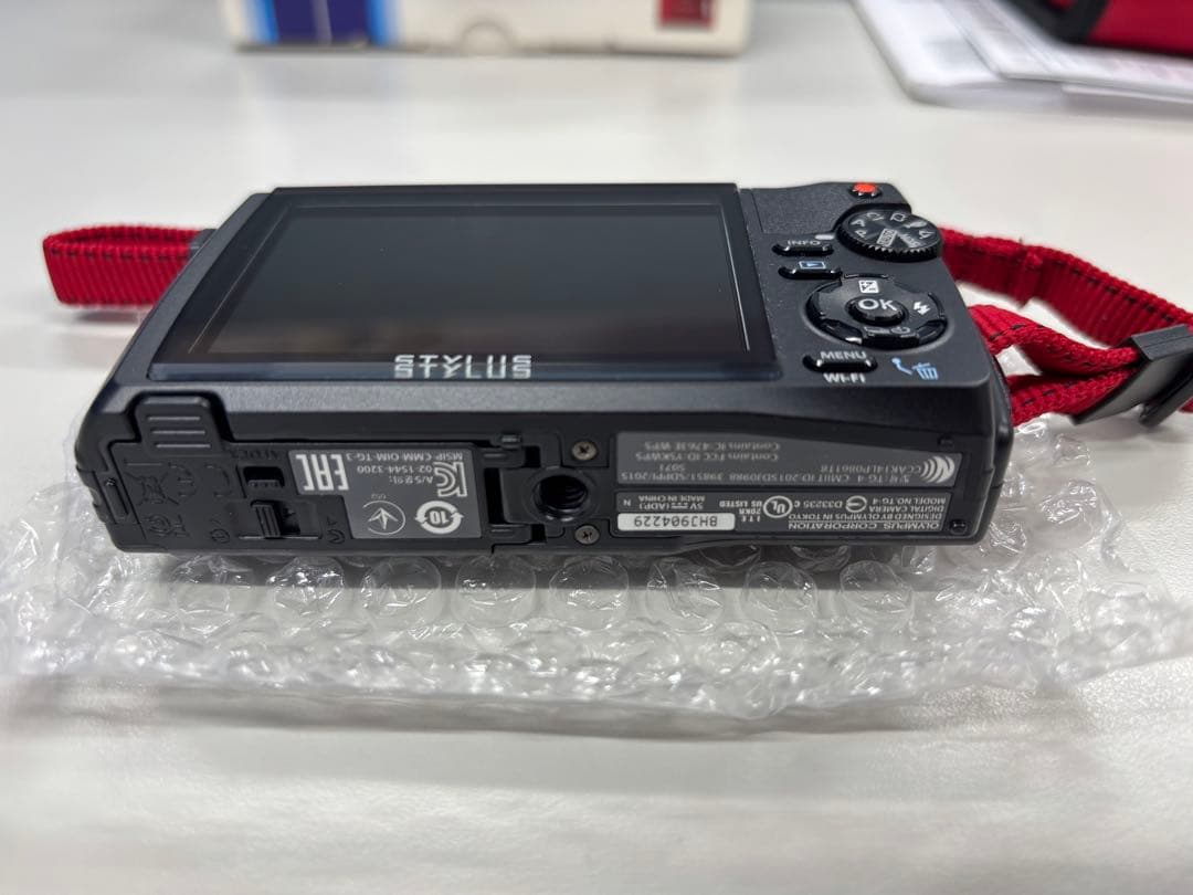 【未使用品】OLYMPUS TG-4 赤色 デジタルカメラ