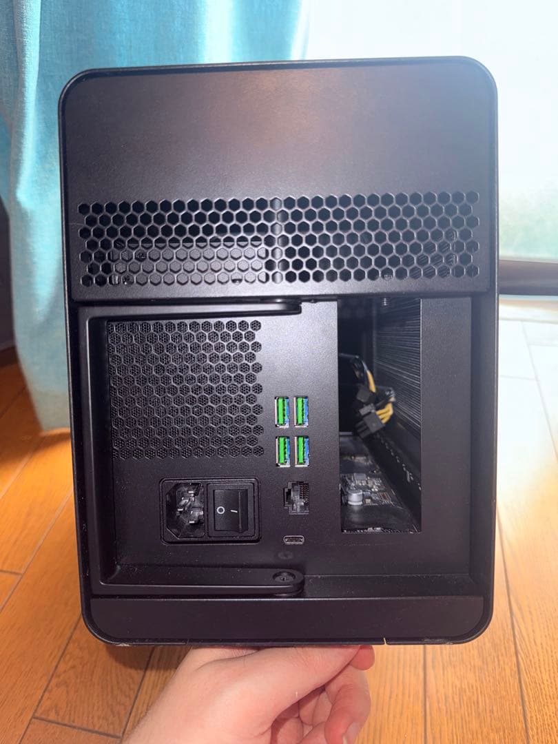 Razer Core X Chroma 外付けGPUボックス