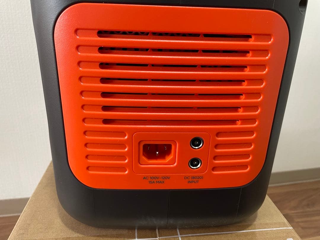 Jackeryポータブル電源1000Newと100Wソーラーパネルの2点セット