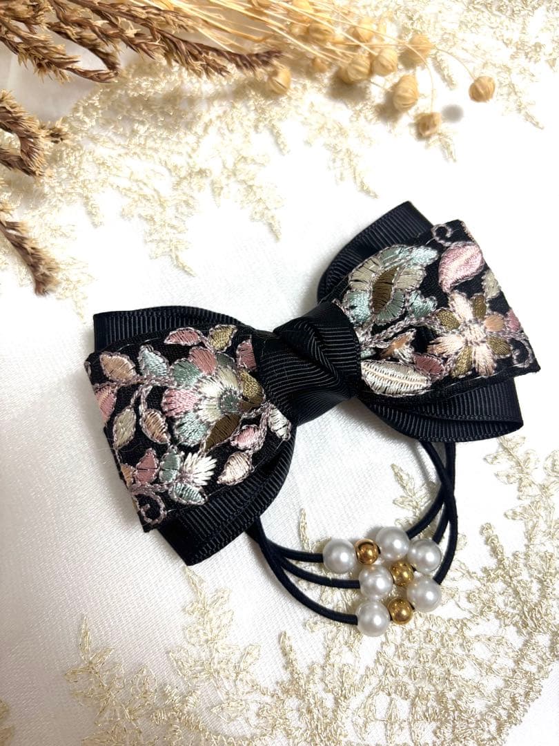 2833インド刺繍リボン☆ヘアゴム 　ハンドメイド　パール付きゴム ブラック系