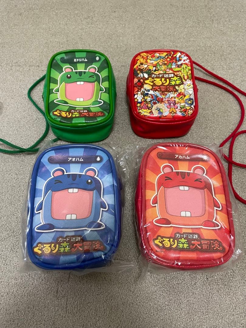 【セット販売】ぐるり森大冒険　ポーチ4個　キーホルダー3個　カード70枚