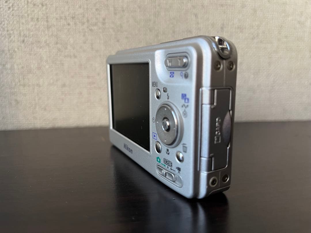 Nikon COOLPIX S3 コンパクトデジタルカメラ　おまけS1本体付