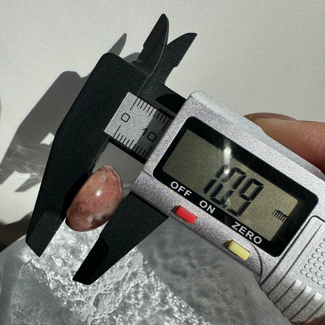 セール　一点もの　天然石　粒　ピンク　レッド　カラー　サゲニティッククォーツ