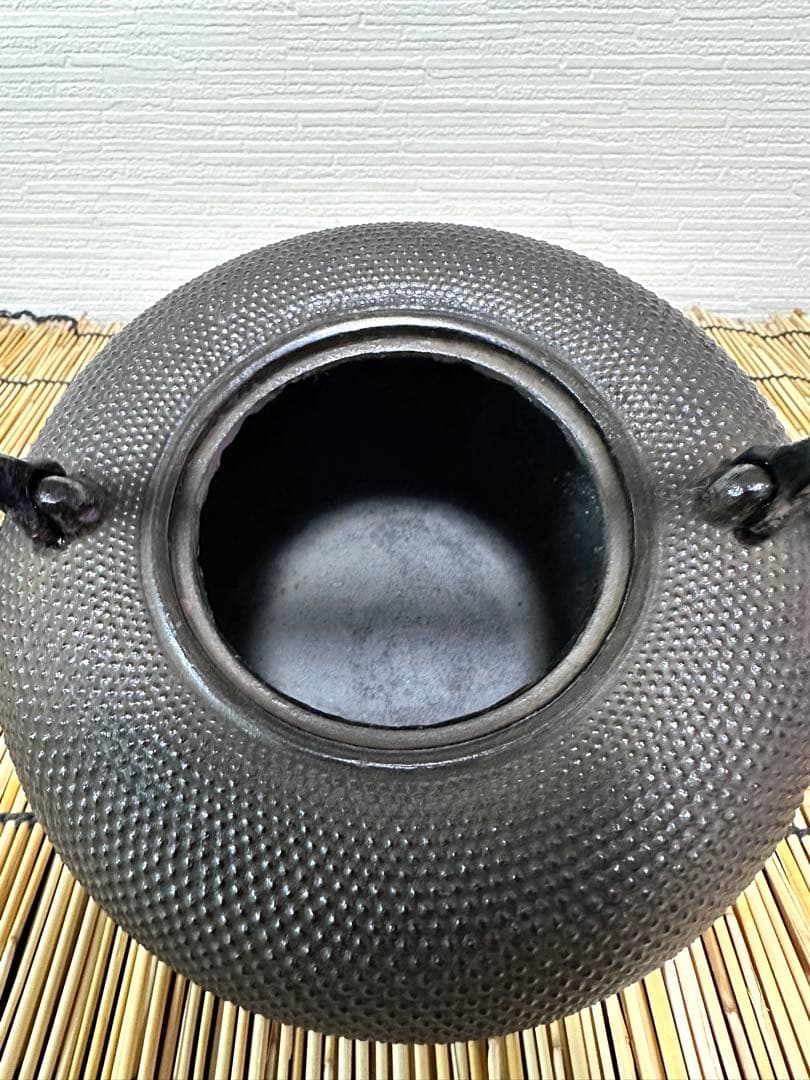 未使用品　南部釜師造　１２型 姥口アラレ　南部鉄瓶　南部鉄器　鉄瓶