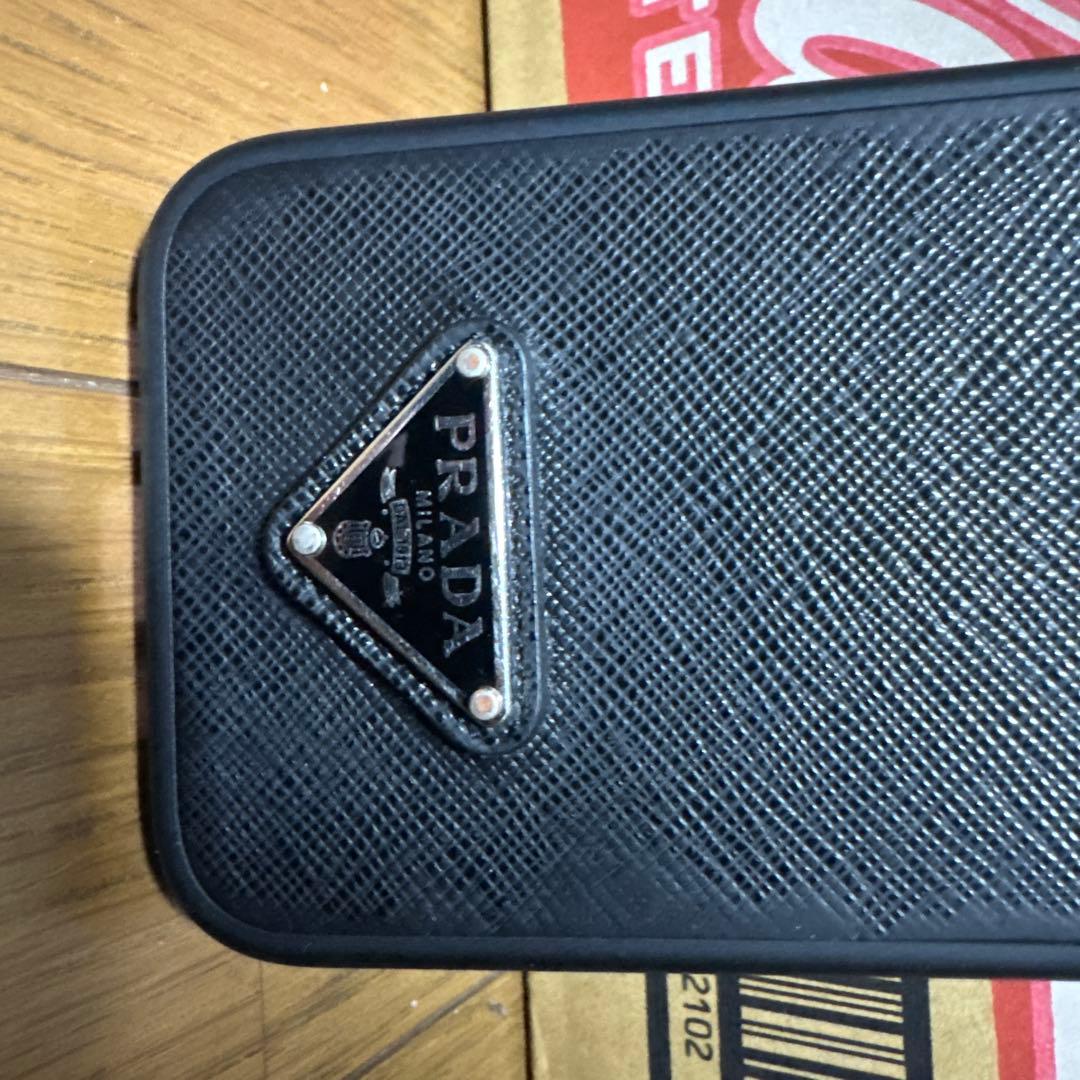PRADA ブラックレザー iPhone15proケース