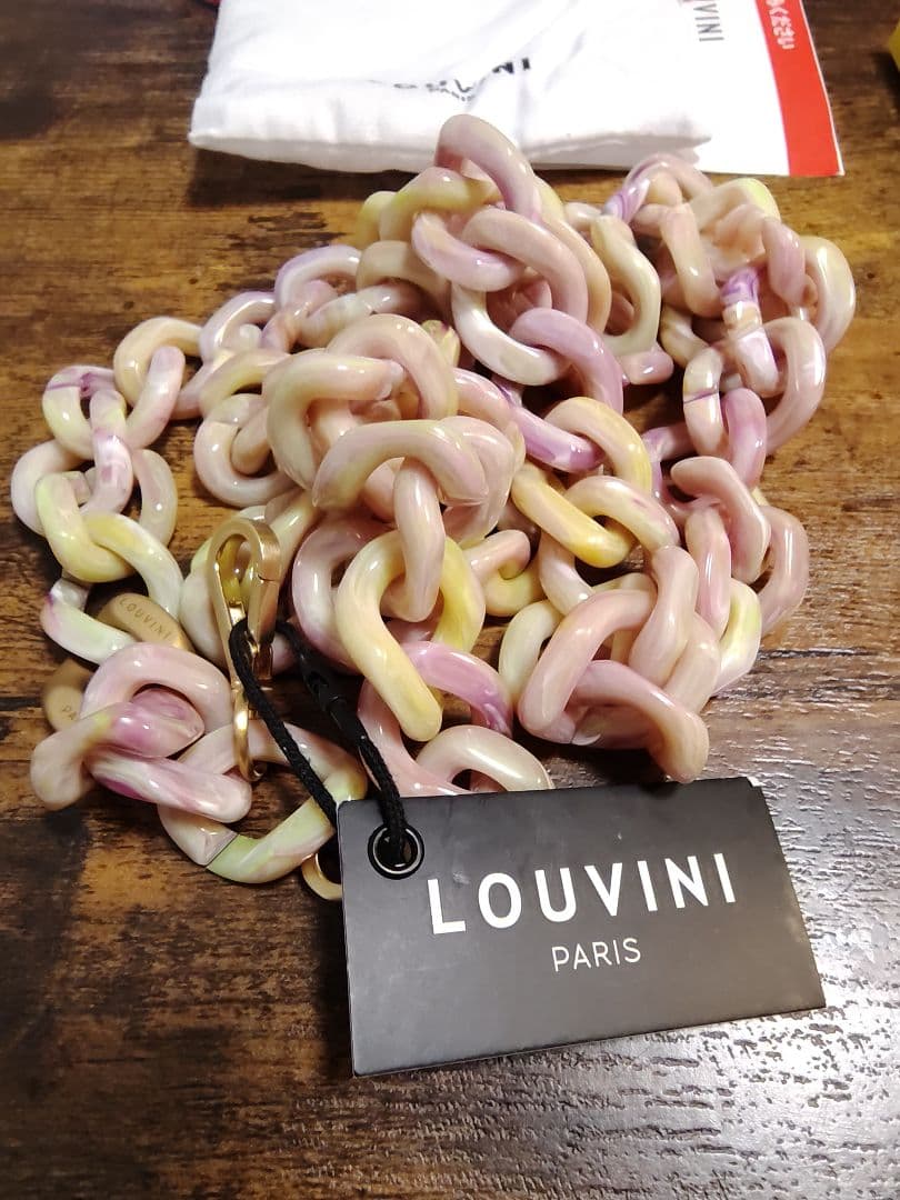 LOUVINI オリーブグリーン iPhone 16 Pro ケース