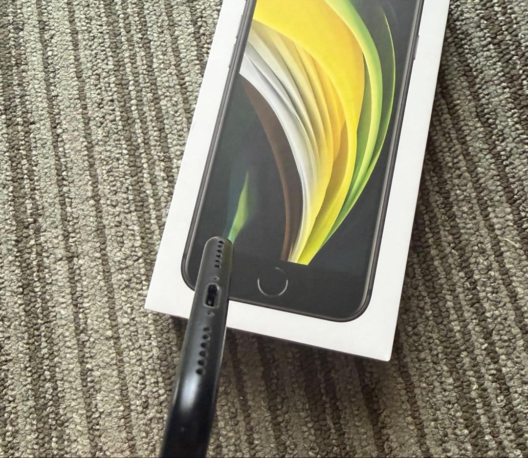 Apple iPhone SE (第2世代) 64GB ブラック