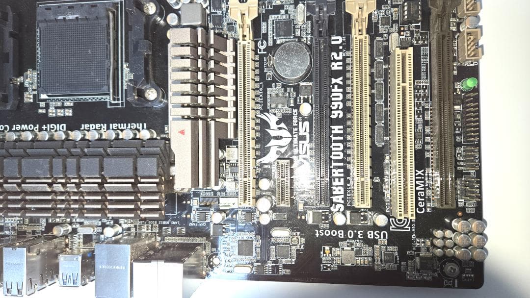 ASUS SABERTOOTH 990FX R2.0 マザーボード