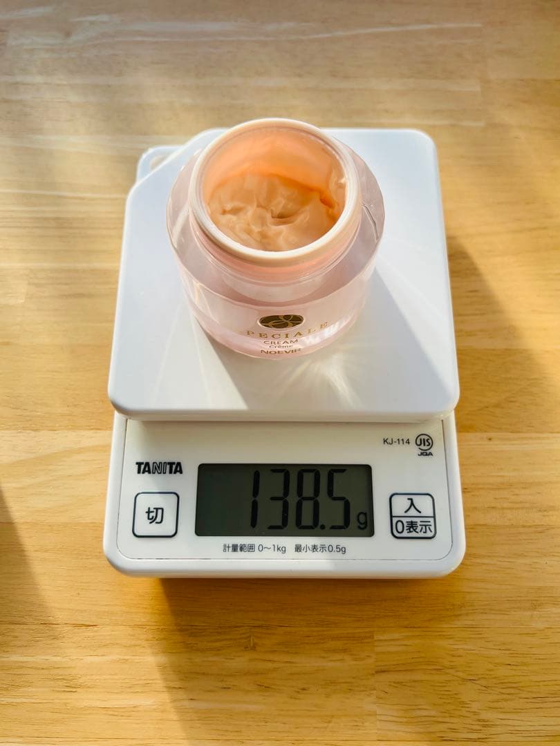 ノエビアスペチアーレ薬用クリーム　容器込み172g