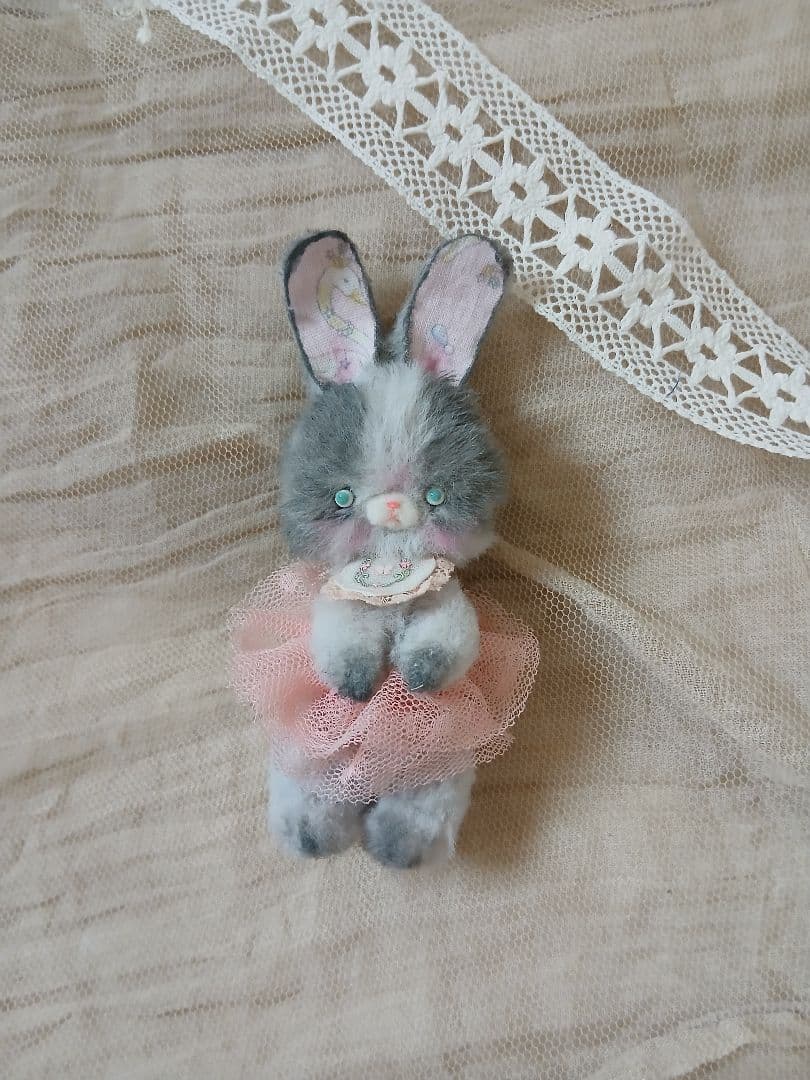 有名作家さま　ミニチュアぬいぐるみ　テディベア　ハンドメイド(うさぎ)