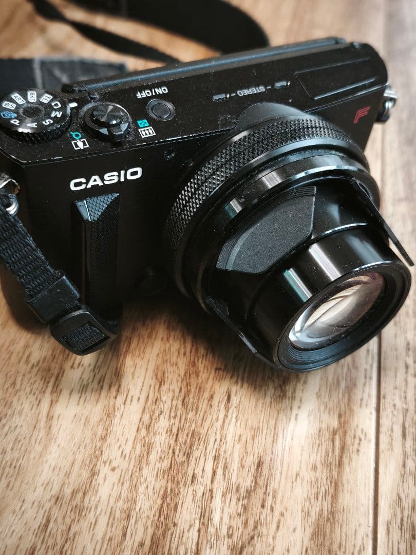 デジタルカメラ CASIO exlim EX-100F
