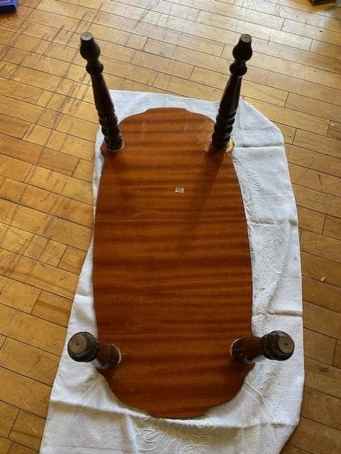 花のインレイ装飾オーバル型テーブル