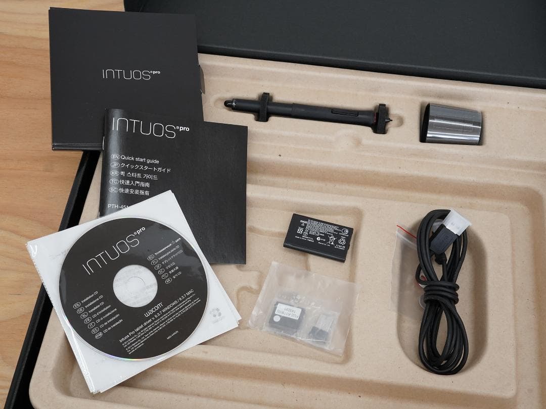 wacom Intuos Pro medium Mサイズ PTH-651