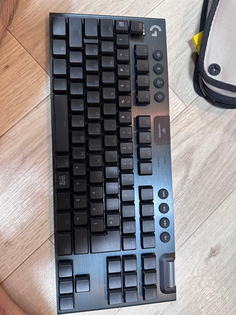 Logitech G913 TKL メカニカルキーボード