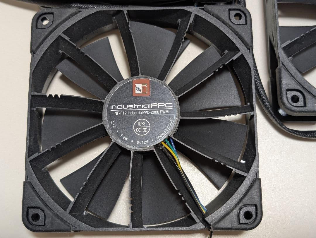 Noctua NF-F12 industrialPPC-2000 PWM 3個