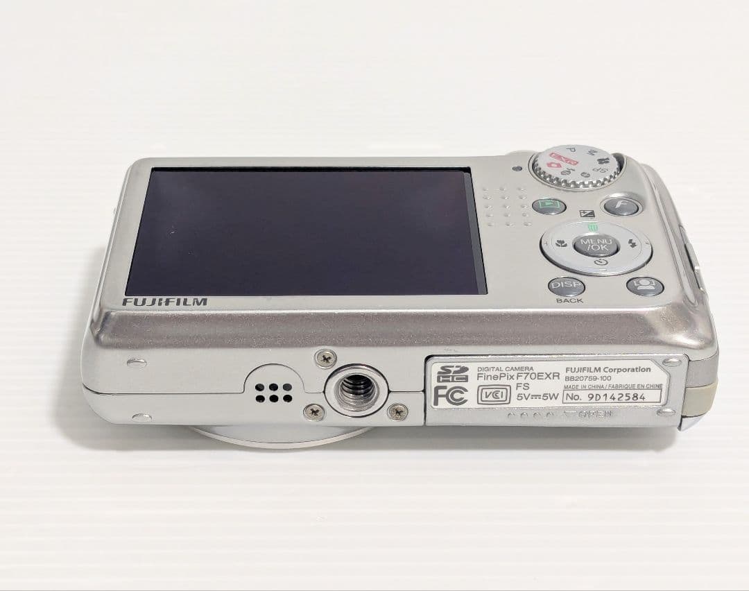 FUJIFILM　フジフィルム　 Finepix F70EXR シルバー
