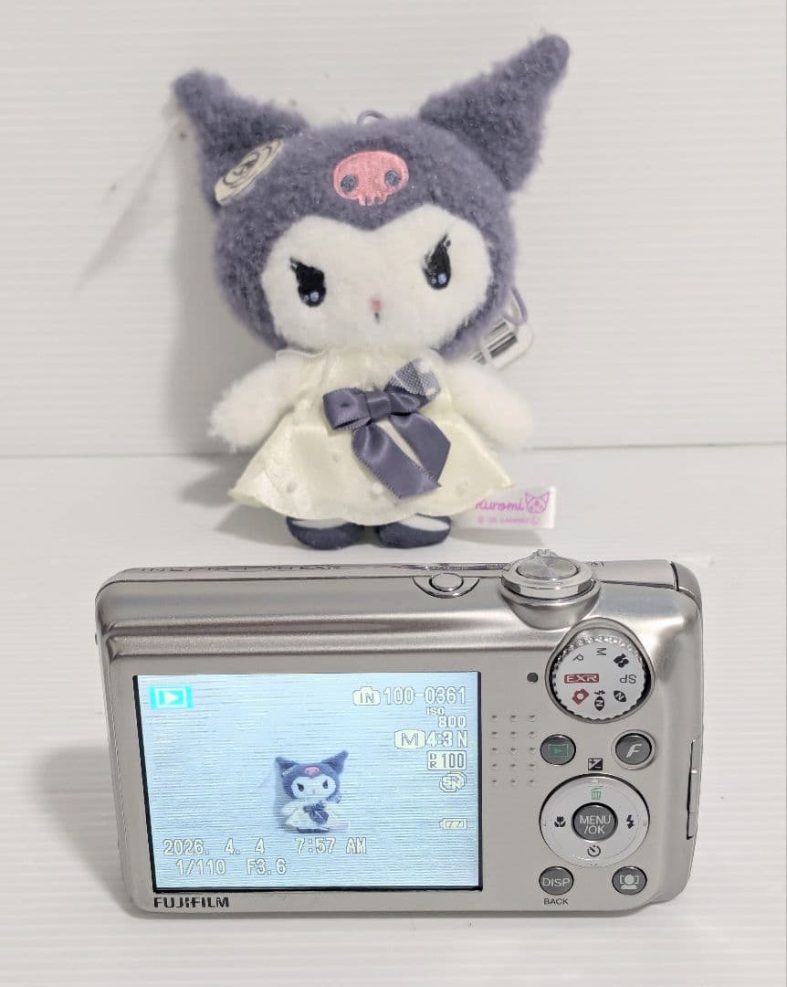 FUJIFILM　フジフィルム　 Finepix F70EXR シルバー