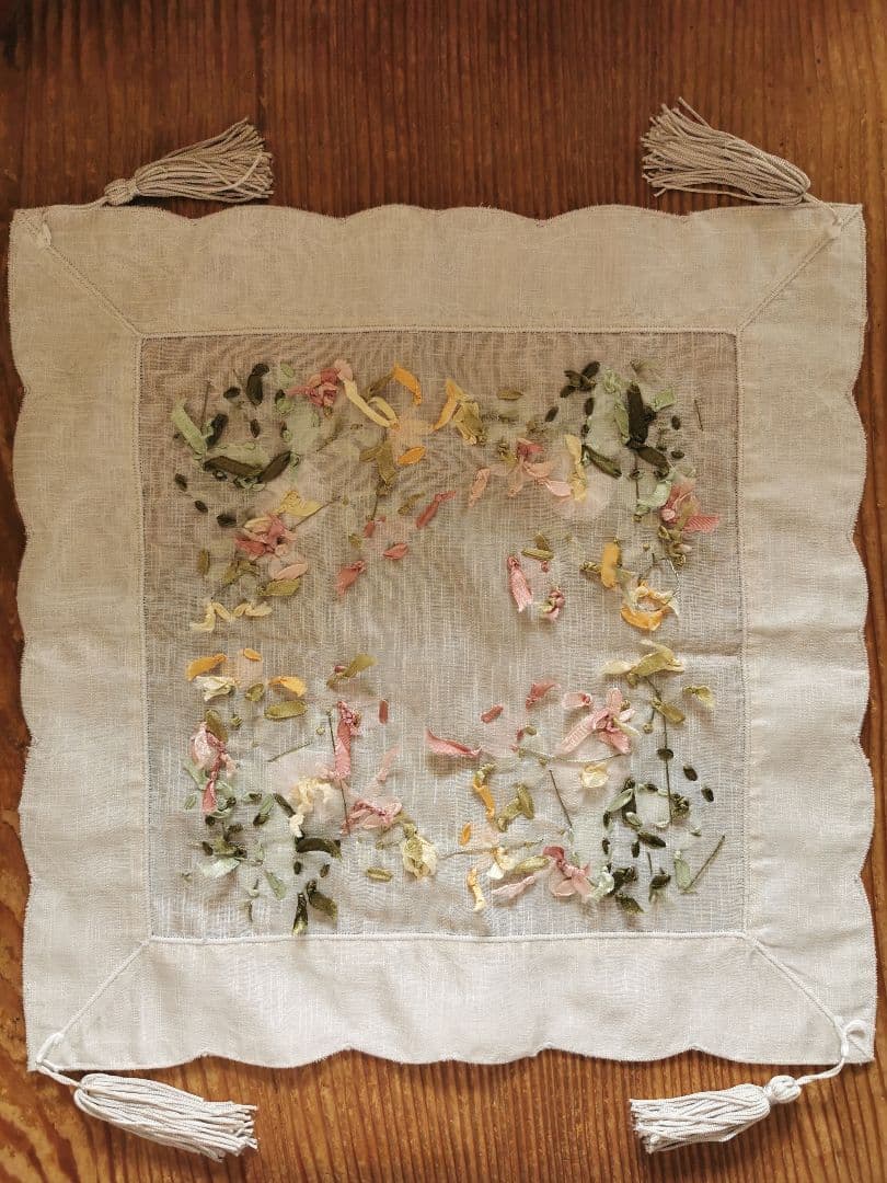 ヴィンテージドイツ リボンフラワーワーク 銀糸刺繍 スカラップオーガンジークロス